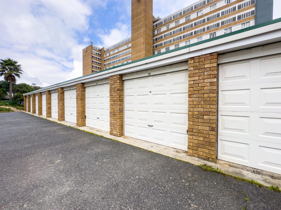 2 Bedroom Property for Sale in Loevenstein Western Cape